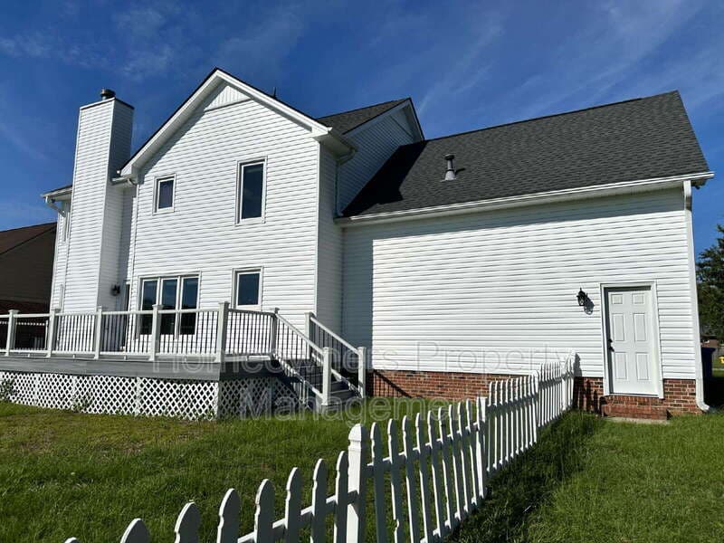Fayetteville House: 6521 Ryefield Dr