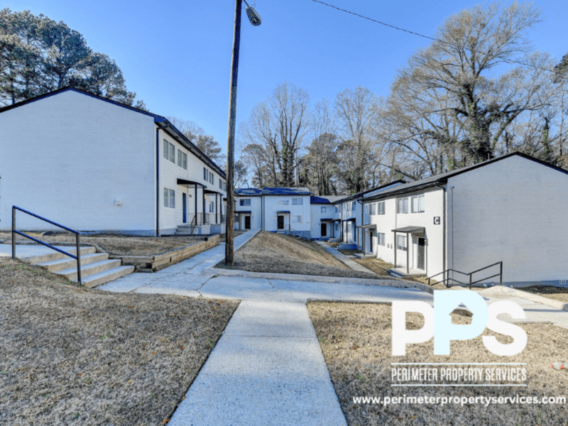 Atlanta House: 390 West Lake Avenue