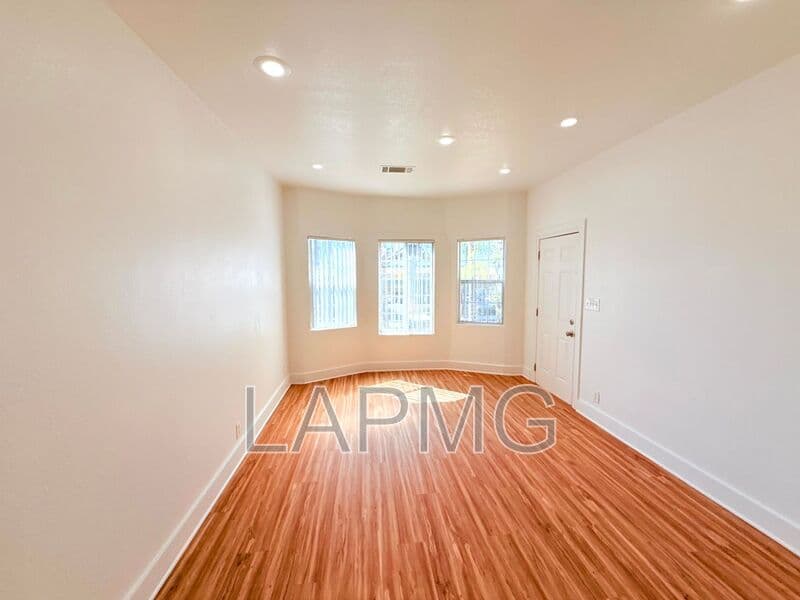Los Angeles House: 1870 Daly Street