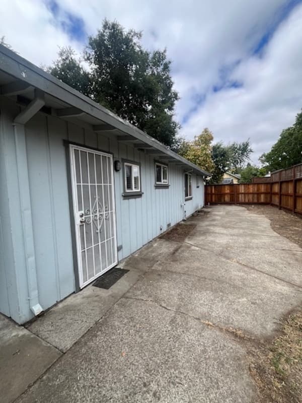 Santa Rosa House: 1175 McConnell Avenue