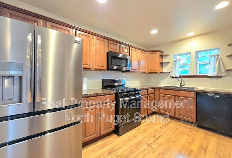 Stanwood House: 28602 74th Dr NW