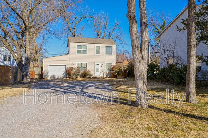 Norman House: 1127.5 W Eufaula Street
