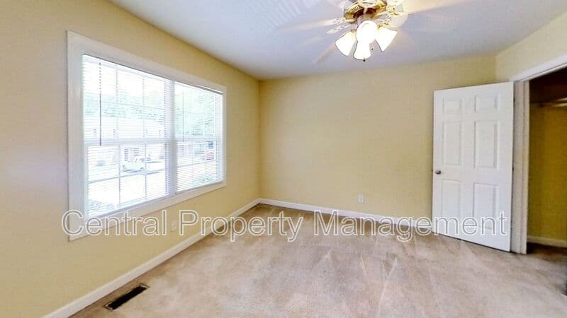 Simpsonville House: 108 Silverbrook Drive