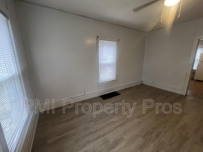 Milwaukee Condo: 2439A N Dr William Finlayson