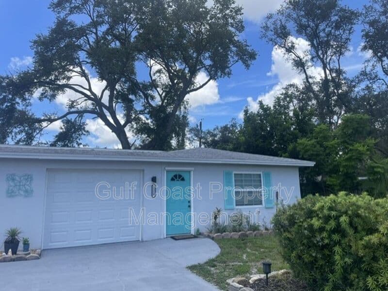 Sarasota House: 2229 Montclair Dr