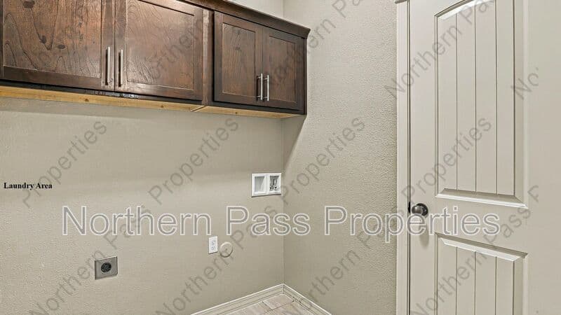 El Paso House: 3141 Spring Willow