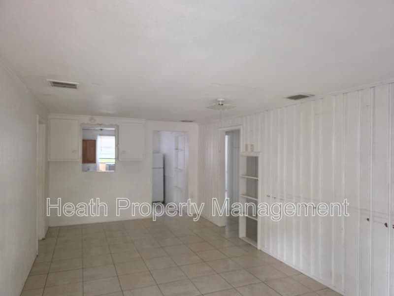 Largo House: 504 6th Ave NW
