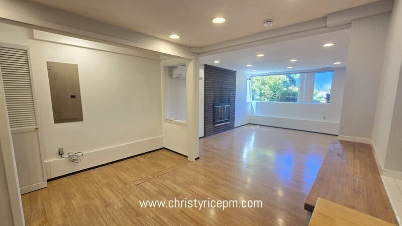 Bellevue House: 13709 SE 23rd St