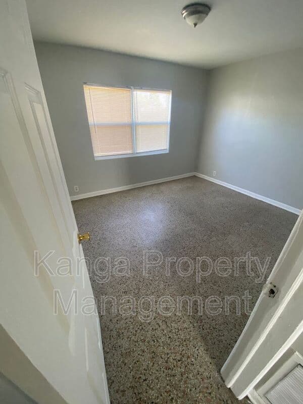 West Palm Beach House: 3716 Henry Ave