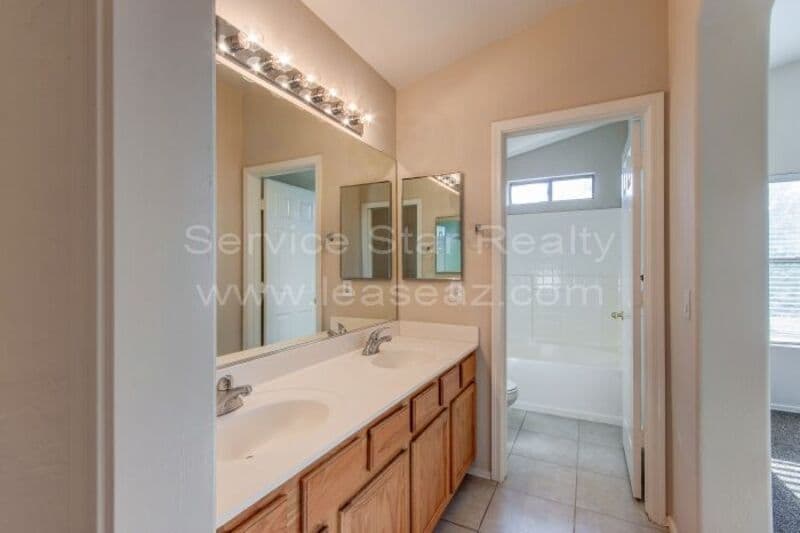 Avondale House: 1710 N 105th Dr