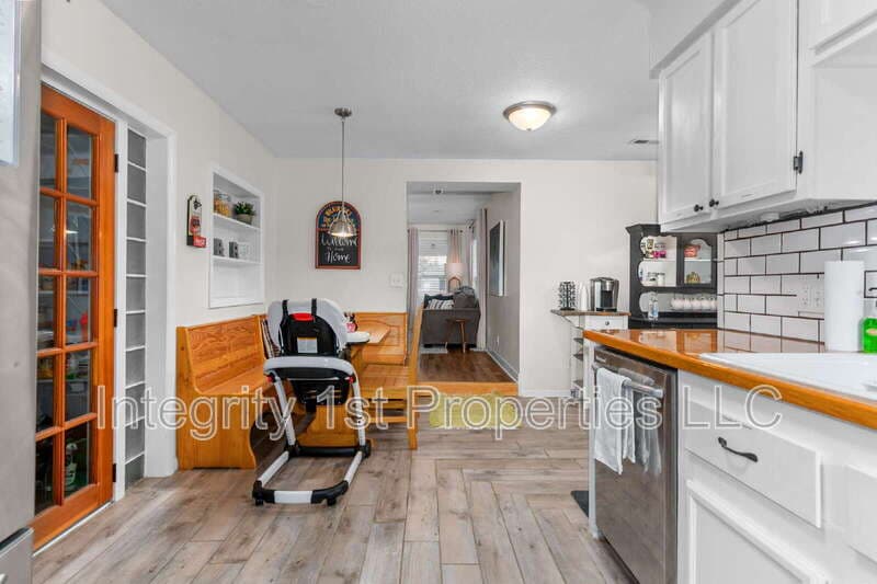 Shawnee House: 11221 West 59th Terrace