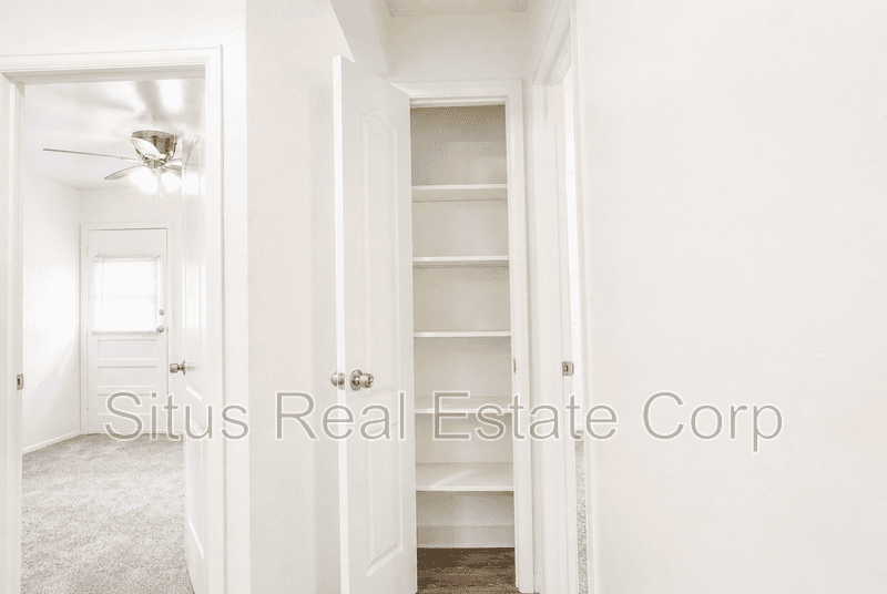 Lakewood House: 1330 Zephyr St.