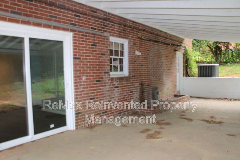 Aiken House: 3328 Vaucluse Rd.