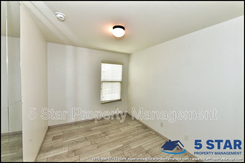 El Paso House: 872 Colbert Shapleigh Place !!