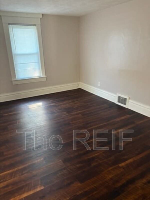 Lansing Condo: 513 North Magnolia Avenue 2nd Floor