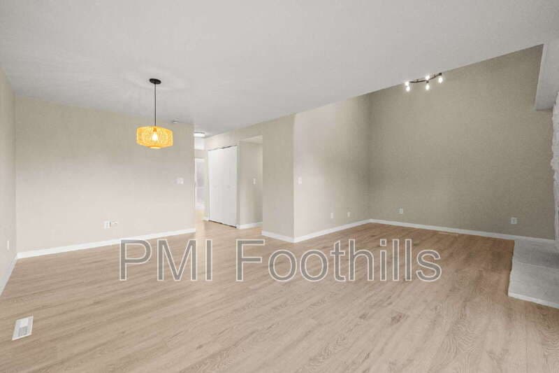 Golden Townhome: 206 South Holman Way