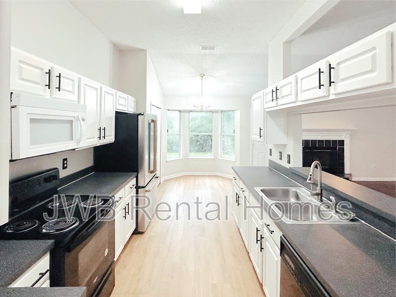 Orange Park House: 383 Turtle Dove Dr