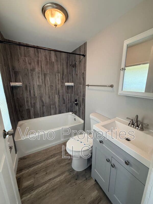Ballston Spa House: 81 Bath St