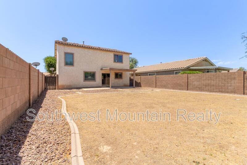 Maricopa House: 44856 W Paitilla Lane