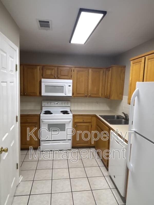 Greenwood Condo: 1115 Farley Circle - B