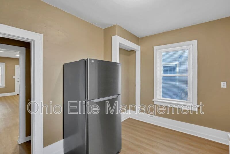 Columbus House: 2545 Sullivant Ave