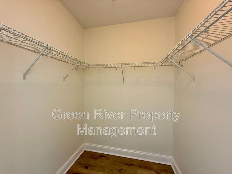 Jacksonville House: 1431 Riverplace Boulevard
