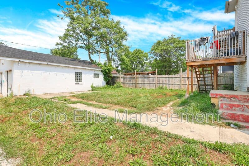Columbus House: 85 S Wheatland Ave