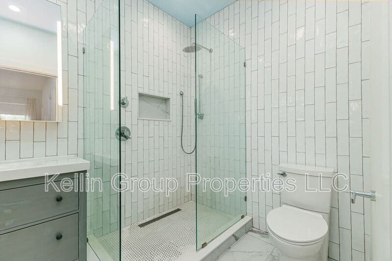 Lakeland House: 1203 Easton Dr