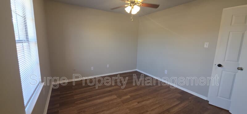 Benbrook Condo: 233 Vista Way