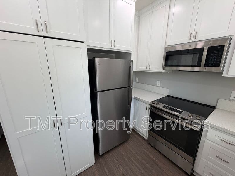 Sacramento House: 1811 Helena Avenue