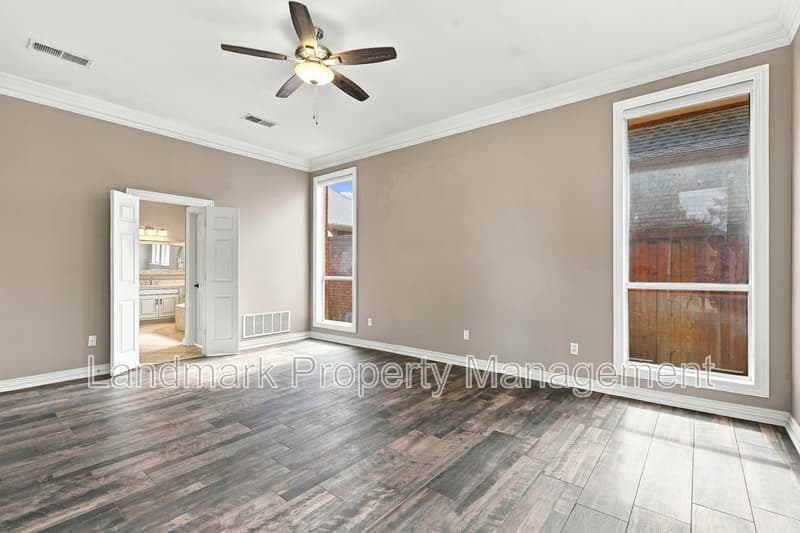 Arlington House: 2114 Bay Club Drive
