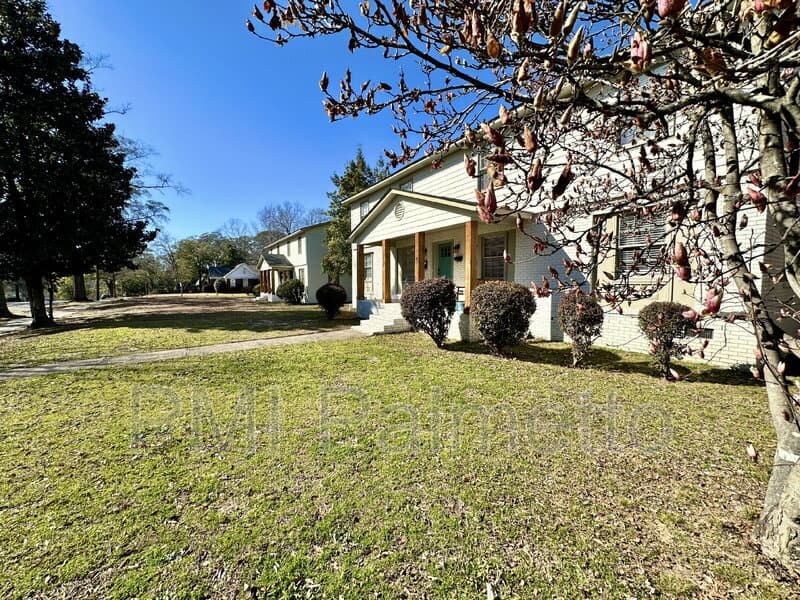 Columbia Condo: 2405 Duncan Street