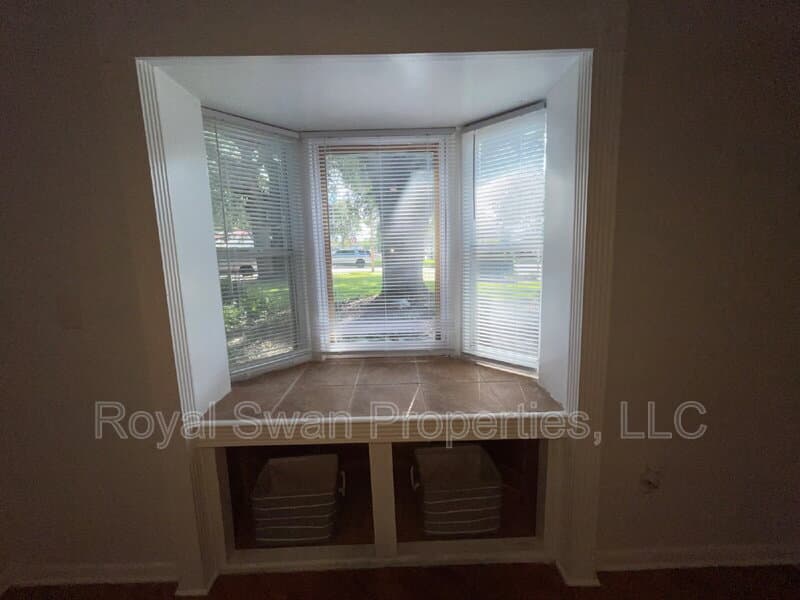 Auburndale House: 222 Lakeview Drive