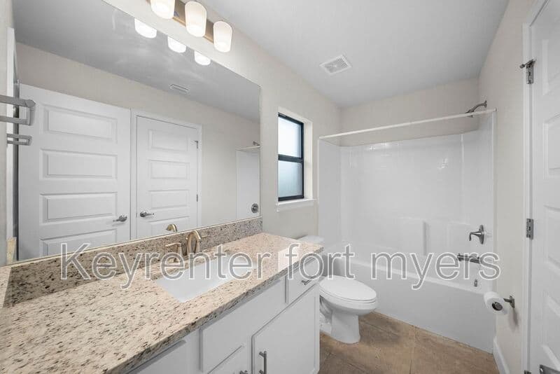 Lehigh Acres House: 490 Windermere Dr