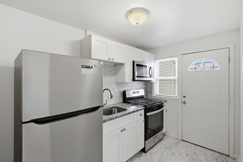 Baltimore Townhome: 3770 Ravenwood Avenue