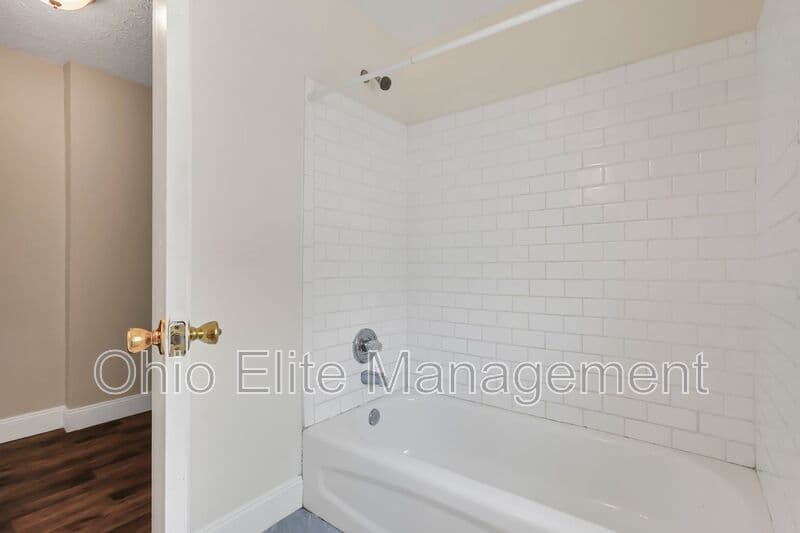 Columbus House: 85 S Wheatland Ave