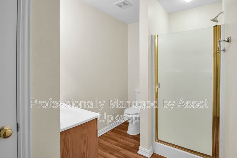 Dallas House: 5711 Arlington Park Drive