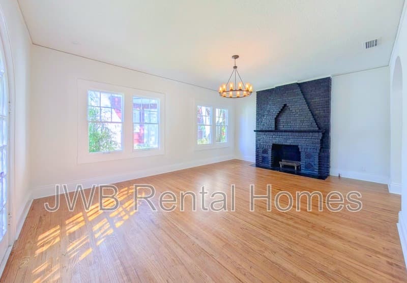 Jacksonville House: 2963 Remington St