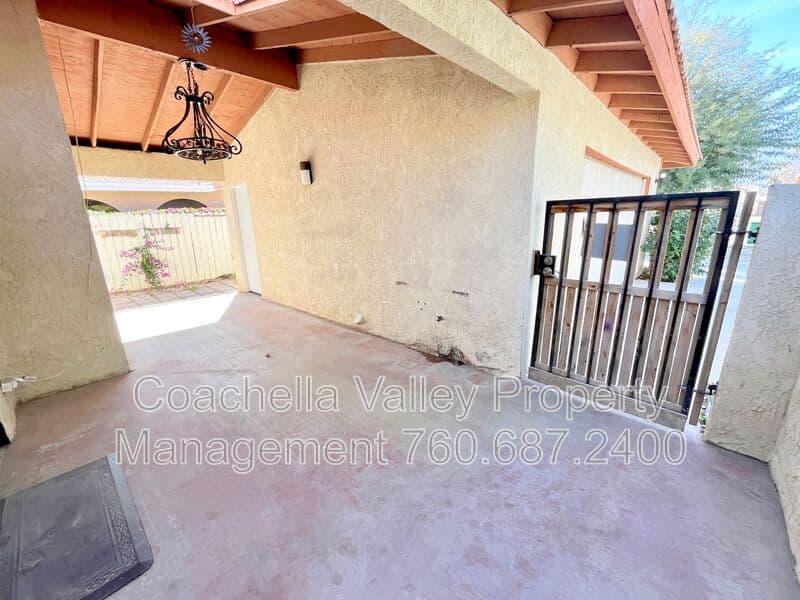 Cathedral City House: 32244 Navajo Trail