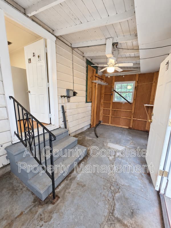 Jacksonville House: 1667 Rowe Ave