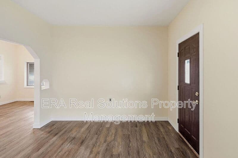 Cincinnati House: 2028 W. Galbraith Rd.