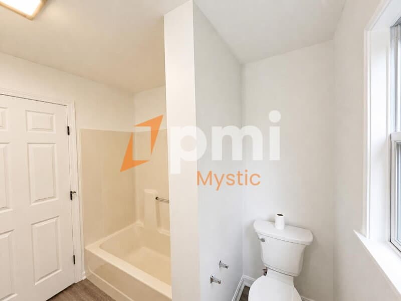 Mystic House: 106 Deerfield Ridge Dr