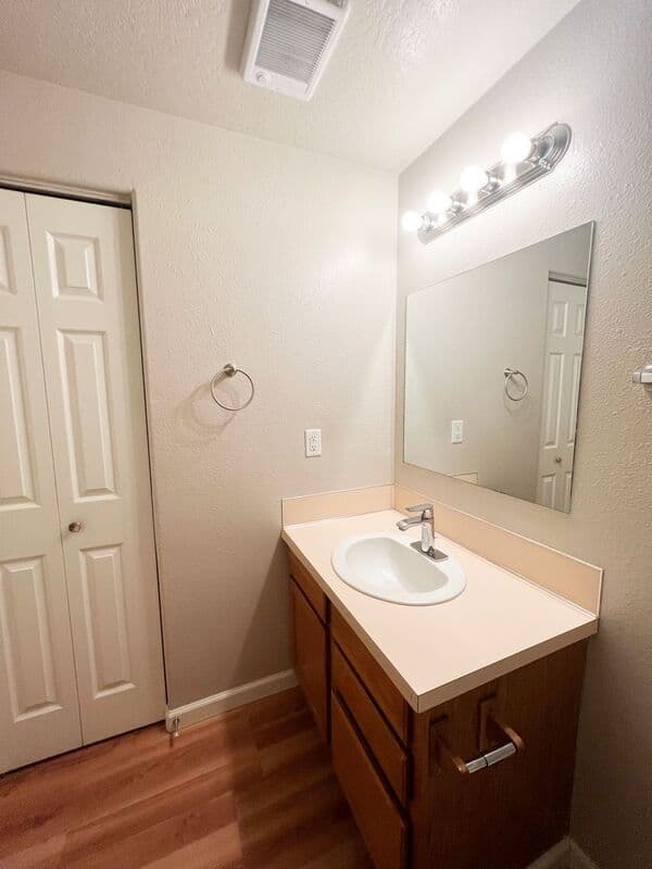 Springfield Townhome: 782 North Cloverleaf Loop