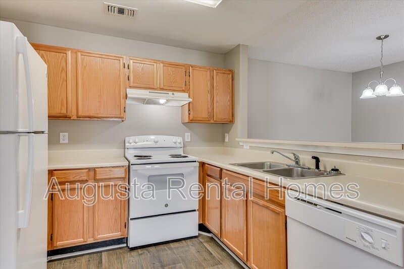 Edgefield Condo: 320 Peachtree Street - 325-21