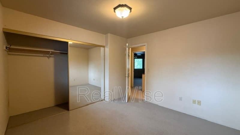 Roseburg Condo: 172 NE Rifle Range St