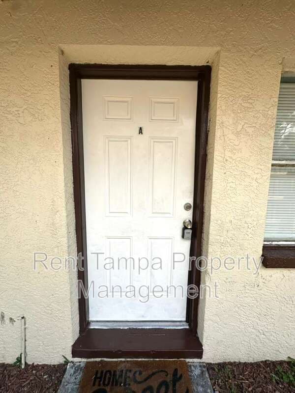 Tampa House: 8304 North Mulberry Street