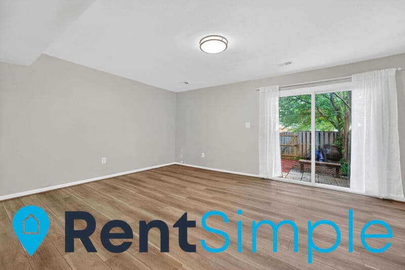 Woodbridge Townhome: 14828 Ensor Ct.