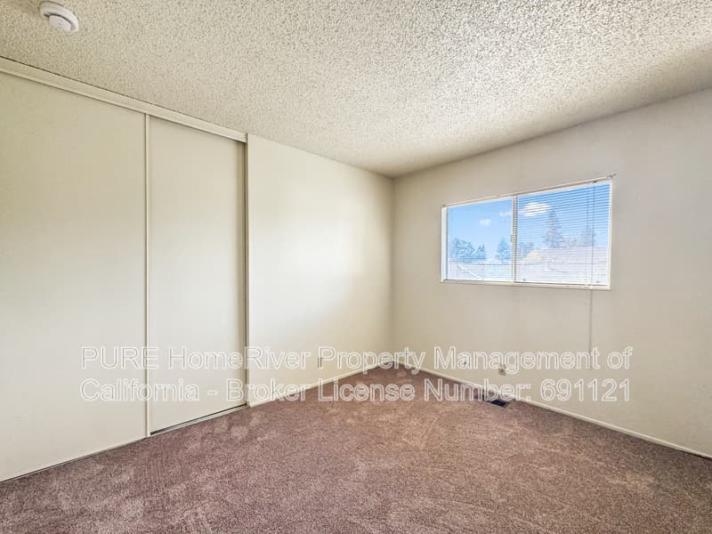 Sacramento House: 1510 Woodridge Oak Way