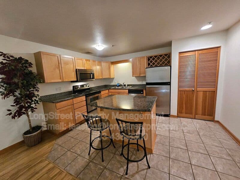 Portland Condo: 720 NW Naito Pkwy D22