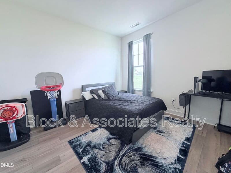 Lillington House: 468 Winding Creek Dr